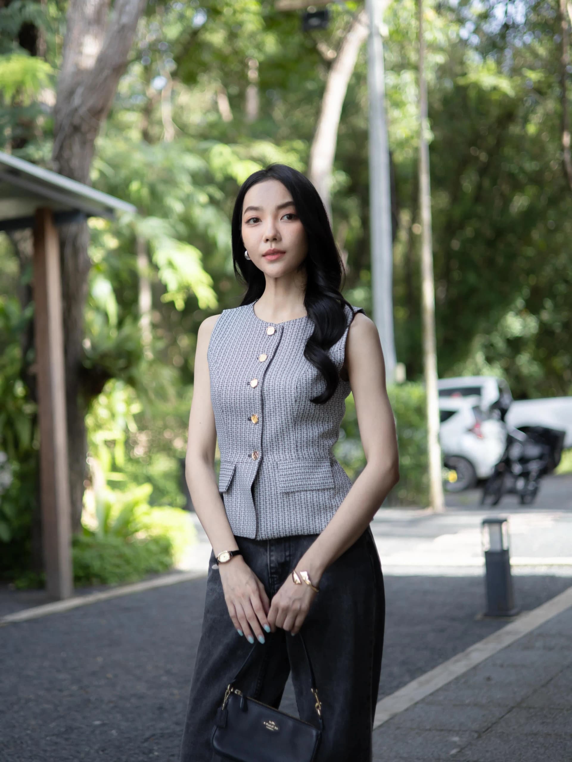 Capsule Wardrobe สำหรับอากาศเมืองไทย มีแค่ 10 ชิ้น แต่งได้กี่ลุค?