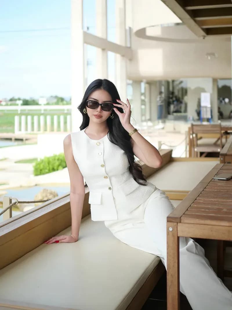 Tweed Vest เสื้อกั๊กทวีดใส่เที่ยวคาเฟ่ เสื้อแฟชั่นที่แมตช์ง่าย — lookbook image 2