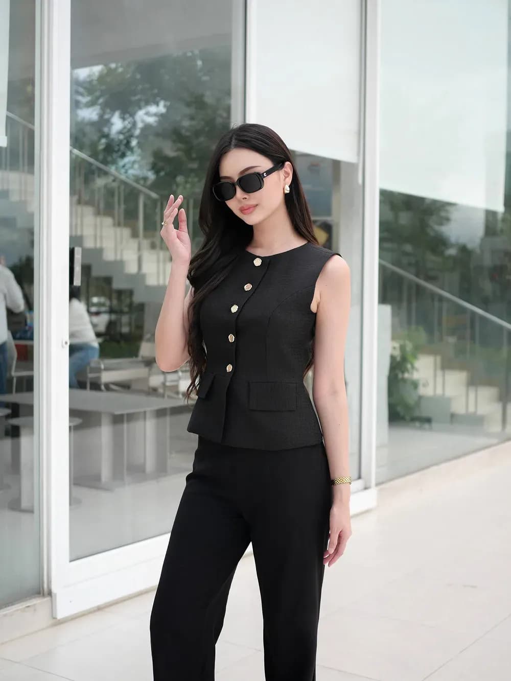 เสื้อกั๊กผ้าทวีตตอนนี้มีกี่สี ? พร้อมแนะนำไอเดียแมตช์ลุคสุดชิค — lookbook image 3