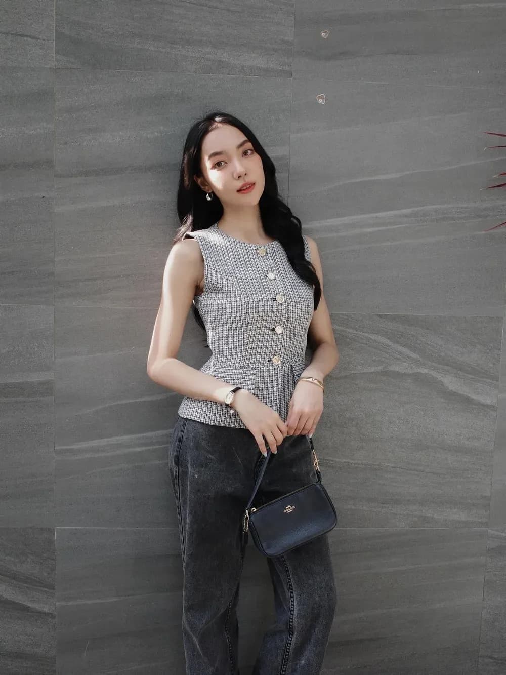 เสื้อกั๊กผ้าทวีตตอนนี้มีกี่สี ? พร้อมแนะนำไอเดียแมตช์ลุคสุดชิค — lookbook image 7