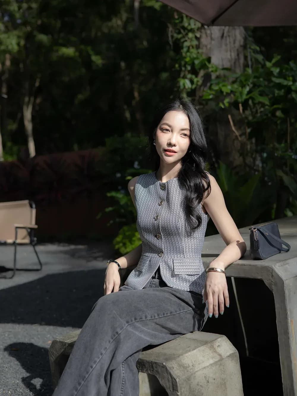 เสื้อกั๊กผ้าทวีตตอนนี้มีกี่สี ? พร้อมแนะนำไอเดียแมตช์ลุคสุดชิค — lookbook image 8
