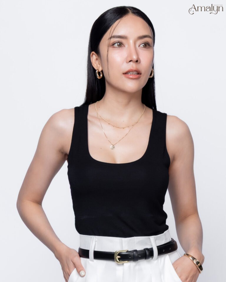 黑色背心,女款。